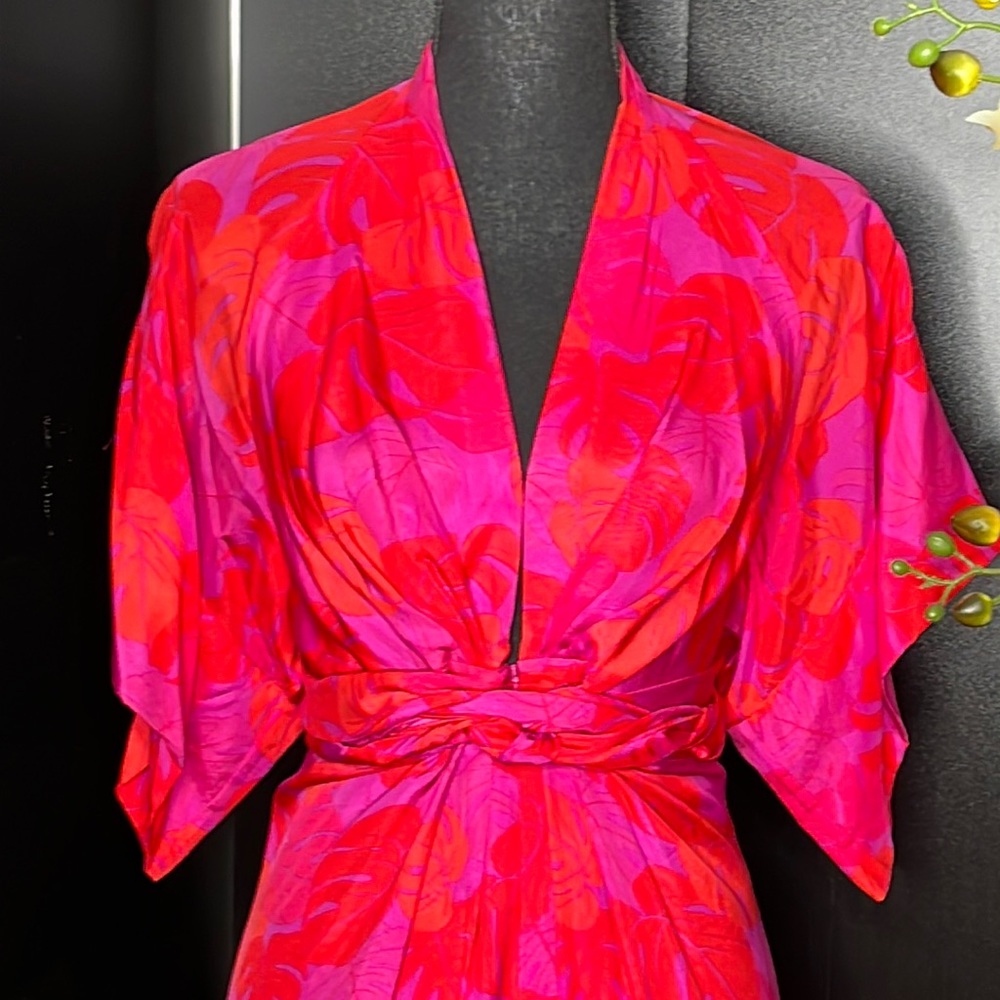 Issa 100% silk women’s kimono with lined skirt.